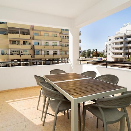 Olivia Mackenzie 2 Bedroom Flat With Pool Larnaca Exteriör bild