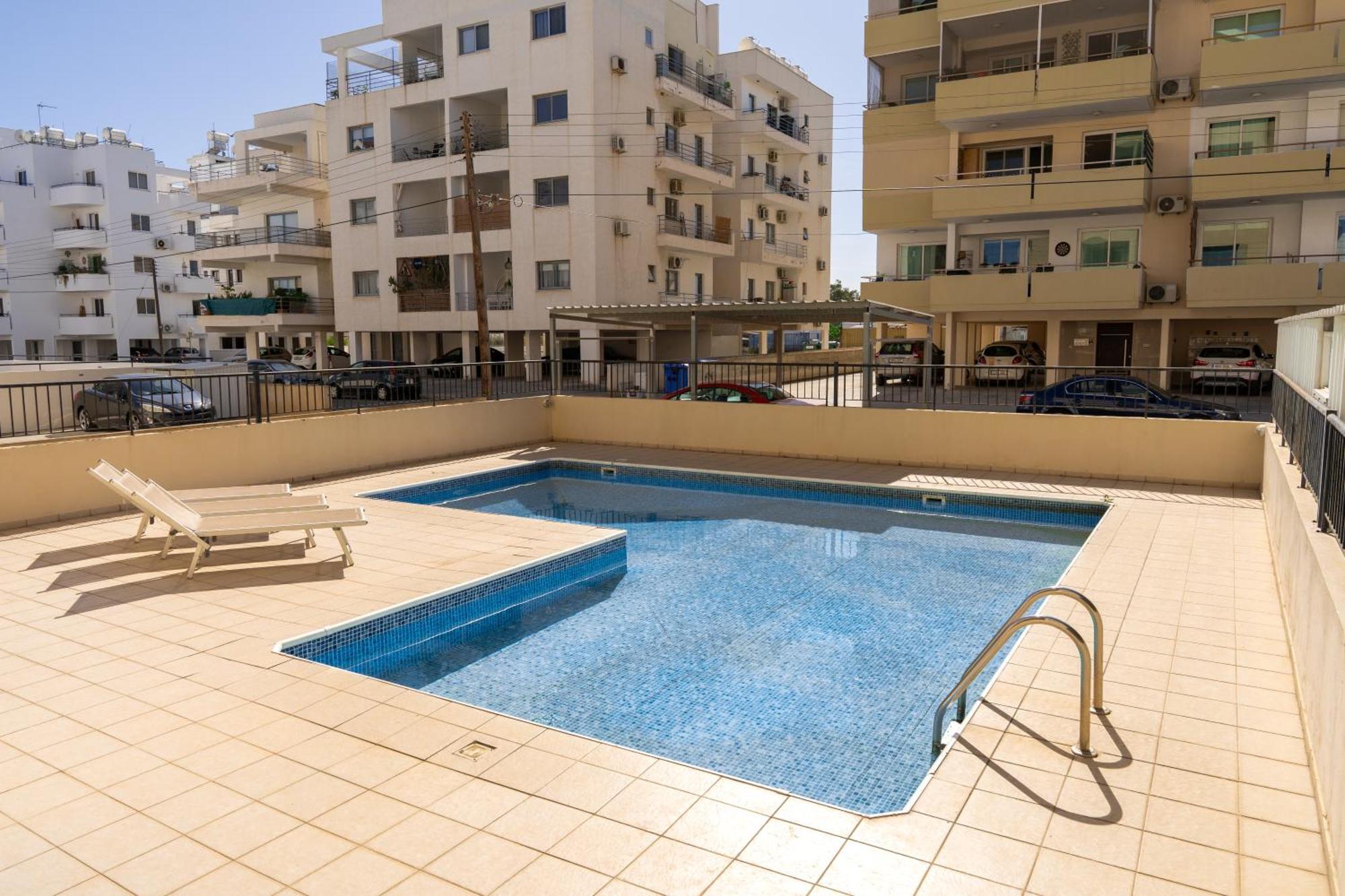 Olivia Mackenzie 2 Bedroom Flat With Pool Larnaca Exteriör bild